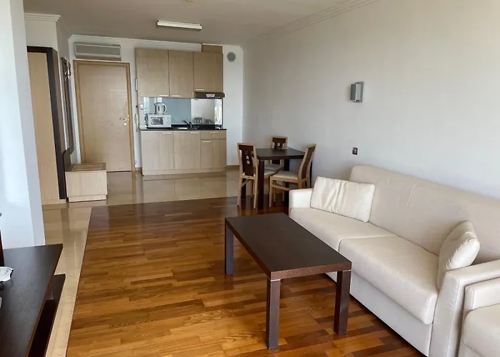 Private Ravda-emerald * ラヴダ