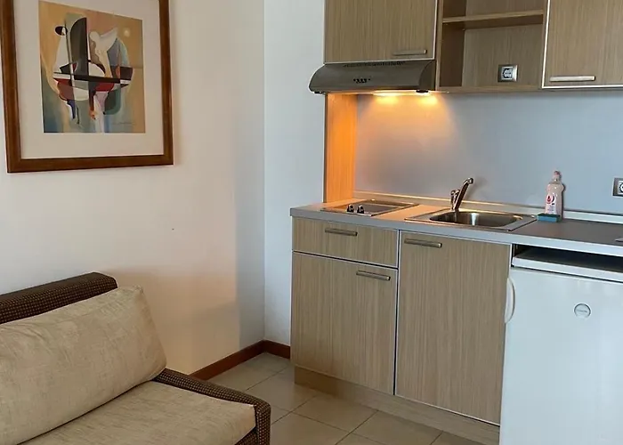 アパート Private Ravda-emerald ラヴダ