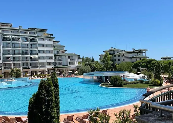 Private Ravda-emerald アパート