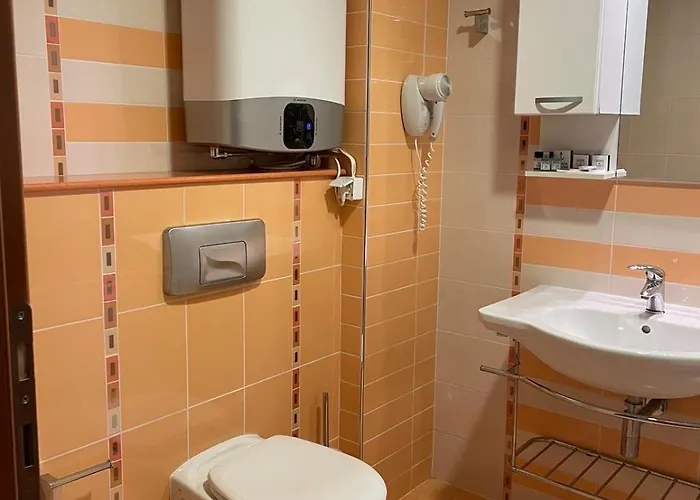 アパート Private Ravda-emerald ラヴダ