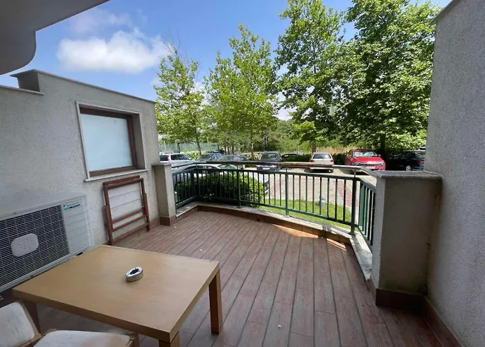 Private Ravda-emerald