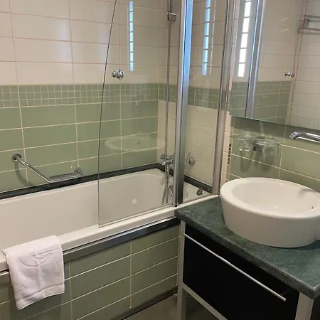 Private Ravda-emerald *