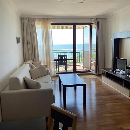 Private Ravda-emerald *